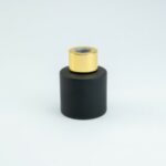 parfumflesje-cylinder-zwart-met-gouden-schroefdop-50-ml