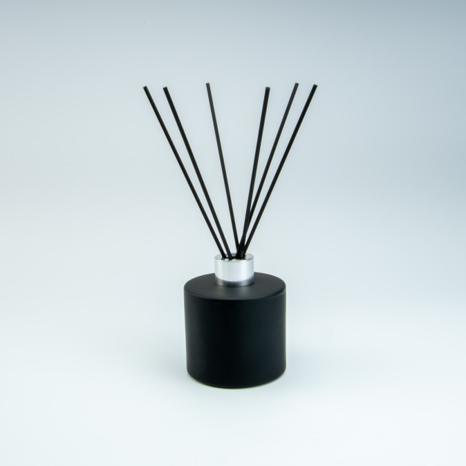 set-parfumfles-cylinder-zwart-met-zilveren-schroefdop-geurstokjes-200ml